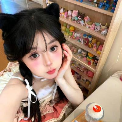 如月微笑海报